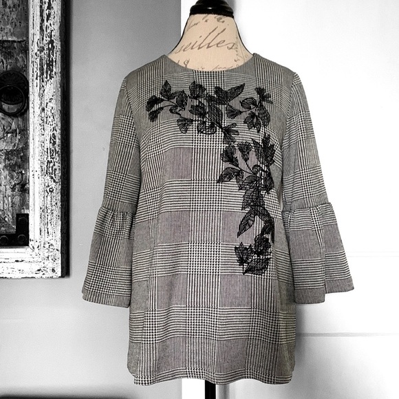 Calvin Klein Houndstooth Mixed Floral Embroidered Bell Sleeve Top - Picture 1 of 16